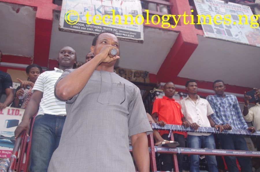 Iyke Nwosu, President of PAPDAN, seen adressing the protesters_on Monday. Phone dealers at Ikeja Computer Village on Monday said that they have decided to lock their shops for three days in peaceful protest against last Saturday’s raid of the market by the Standard Organisation of Nigeria (SON) Photo credit: Technology Times/Kolade Akinola