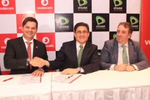 Managing Director, Vodacom Business Nigeria, Mr. Guy Clarke(Left) in warm handshake with the Chief Executive Officer, Etisalat Nigeria, Mr. Matthew Willsher(Middle) during the announcement of a partnership by the companies in Lagos