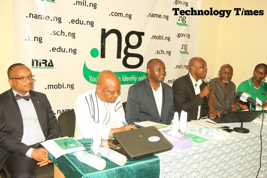 Reverend Sunday Folayan, President of Nigeria Internet Registration Association (NIRA), third from right, during the briefing the press conference on the 2017 .ng Awards